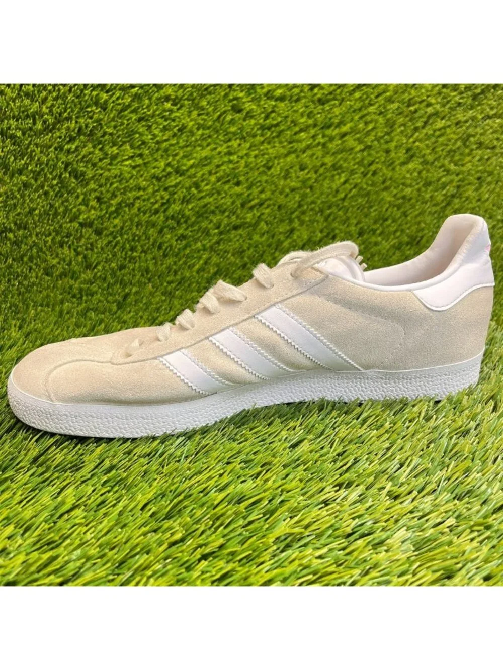 Adidas Gazelle Womens Size 10 Beige White Athletic Walking Suede Shoes Sneakers